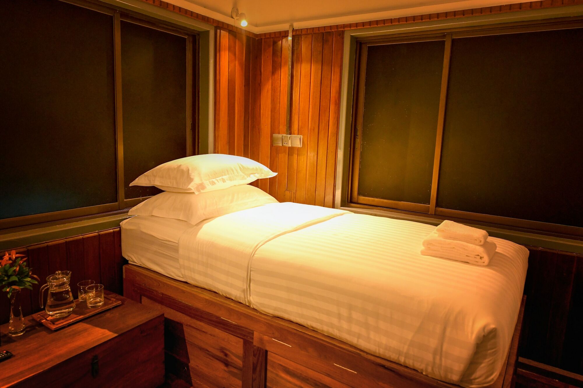 Ned Kelly Hotel & Irish Pub Mandalay Exterior foto
